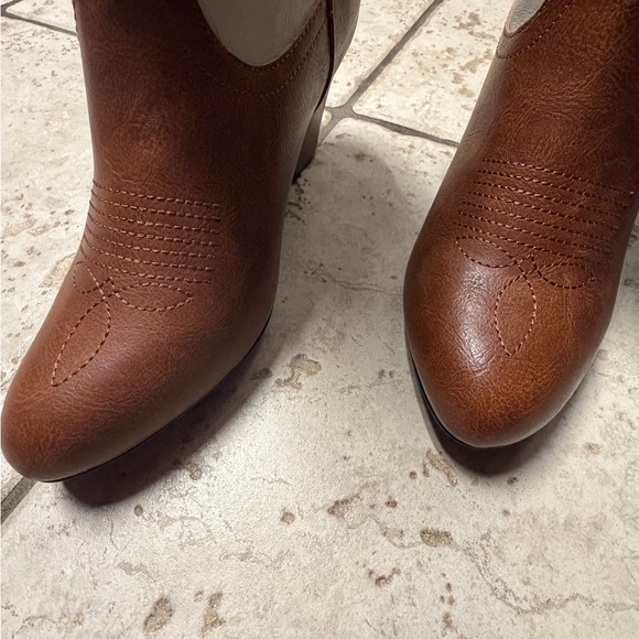 Vintage inspired Vegan Western Cowgirl Boots Brown & Cream - Retro Rodeo Style - Picture 4 of 13